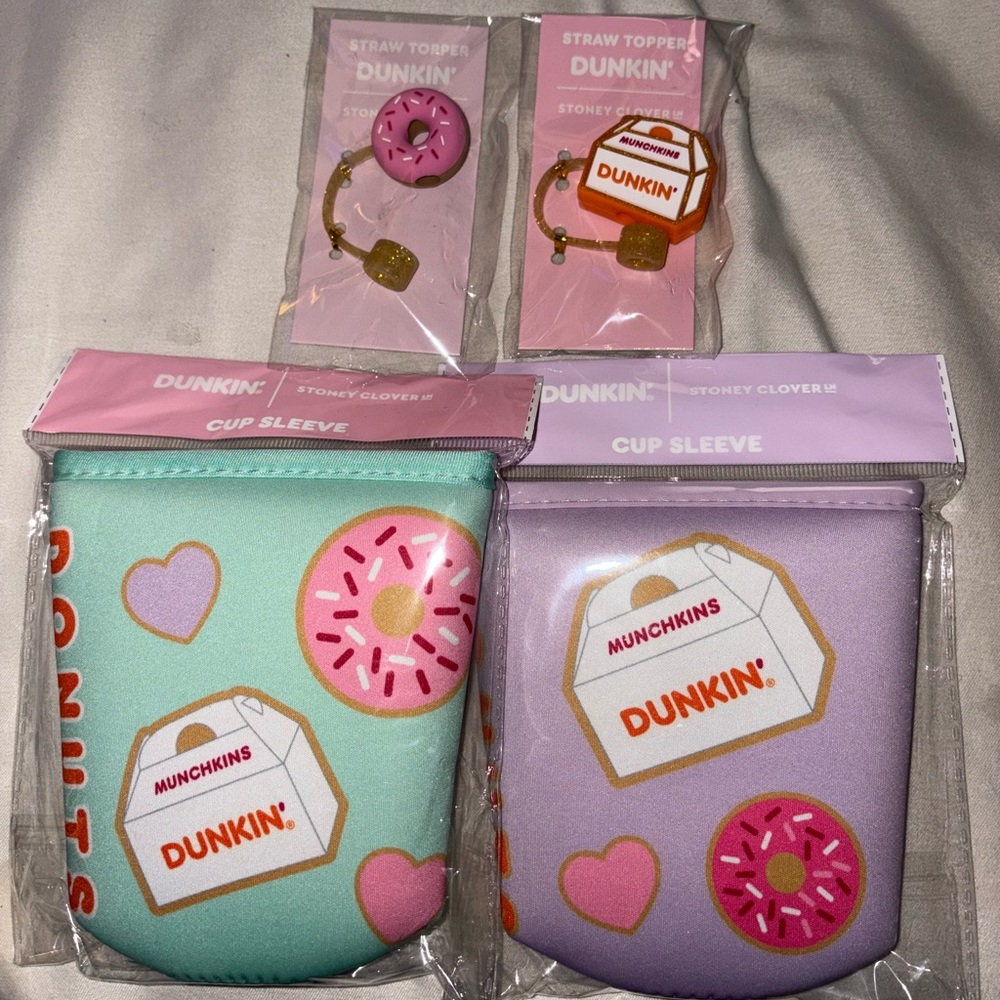 Dunkin x Stony Clover x2 coffee sleeves & x2 straw toppers